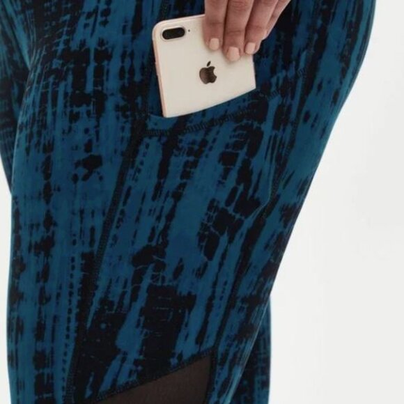 Torrid Active Teal and Black Patterned Mesh Cut-out Leggings 6x - Picture 3 of 7